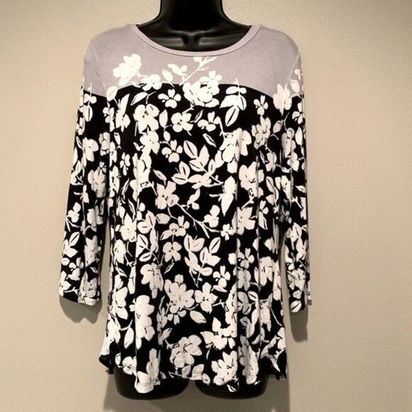 Croft & Barrow Black and Gray Floral Top - Picture 1 of 3